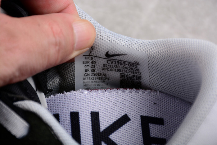 nike vaporwaffle sacai black white cv1363-001