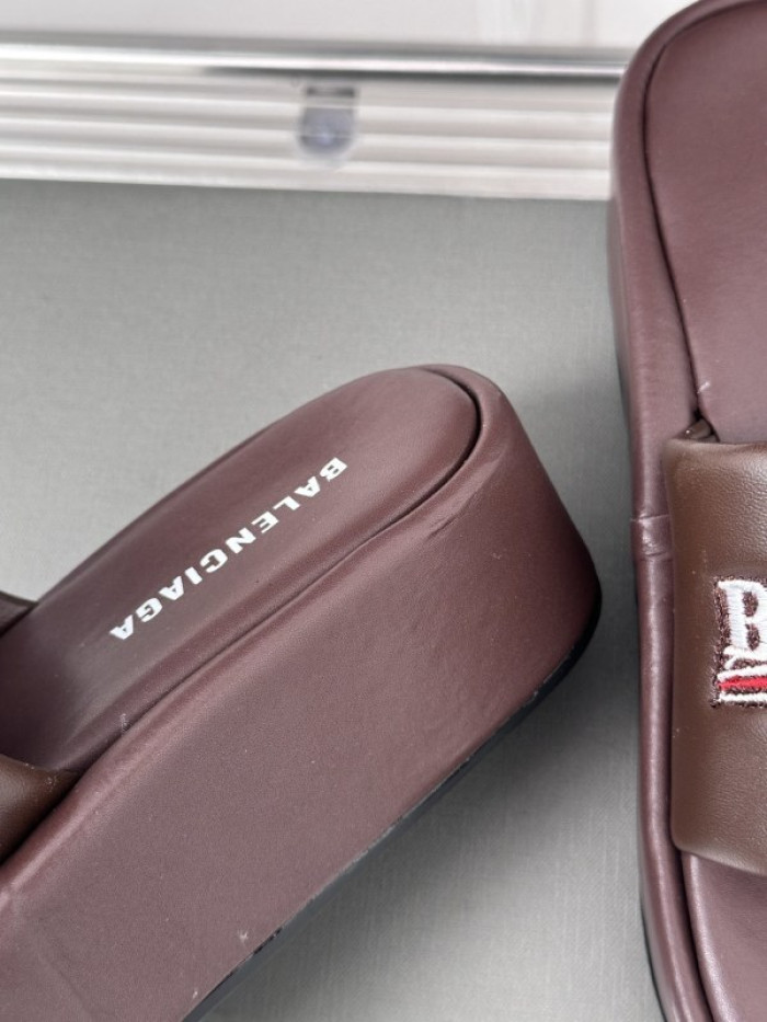 Balenciag* Sandal BS82