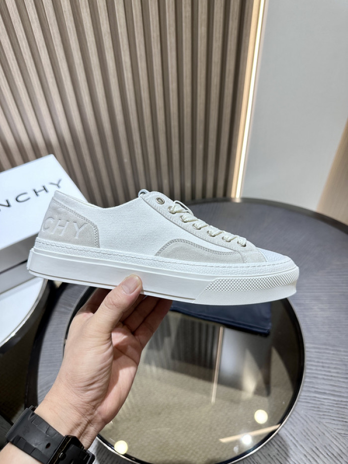 Givenchy Sneakers 660048