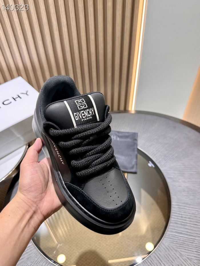 Givenchy Sneakers 660018