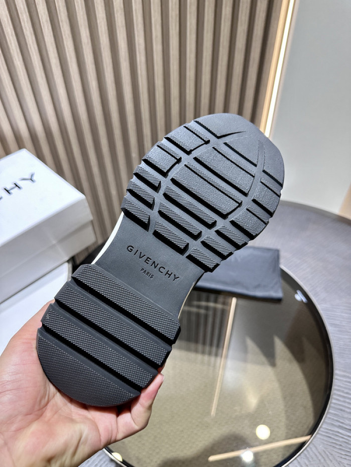 Givenchy Sneakers 660057