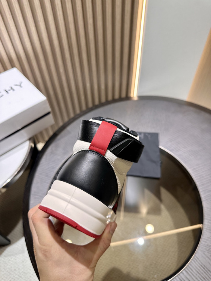 Givenchy Sneakers 660027