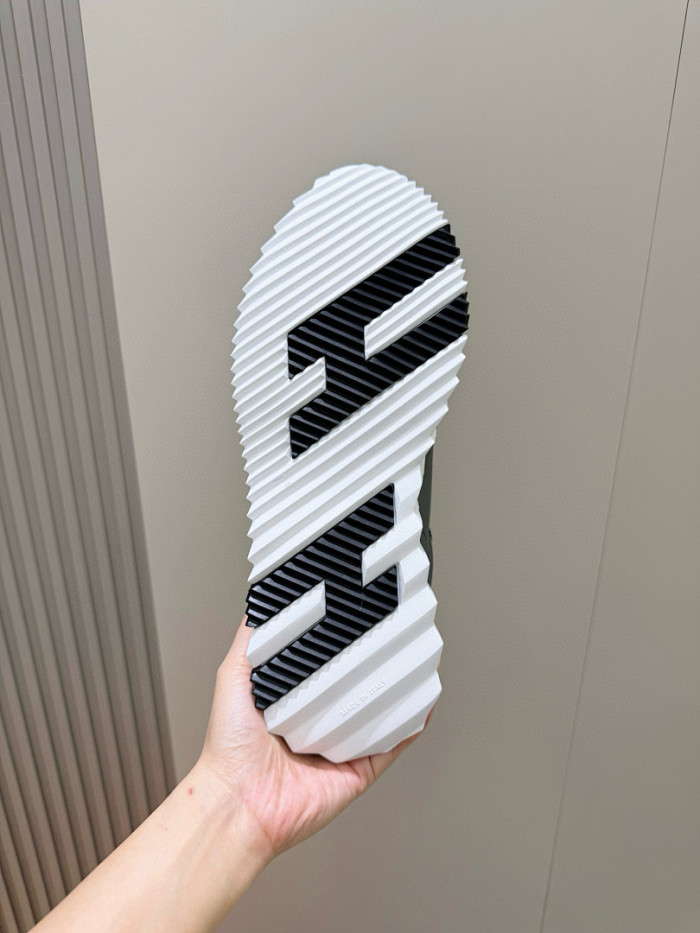 H**me5 snekaers hm100