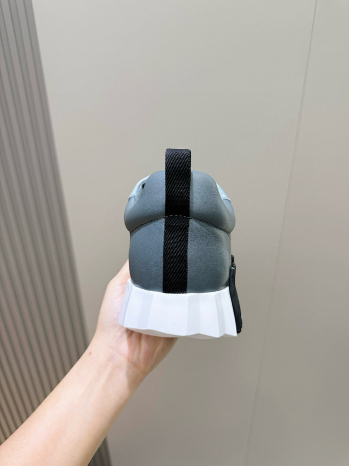 H**me5 snekaers hm100