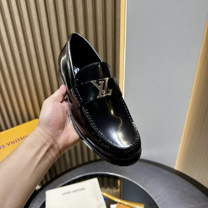 LV LOAFERS L0000612