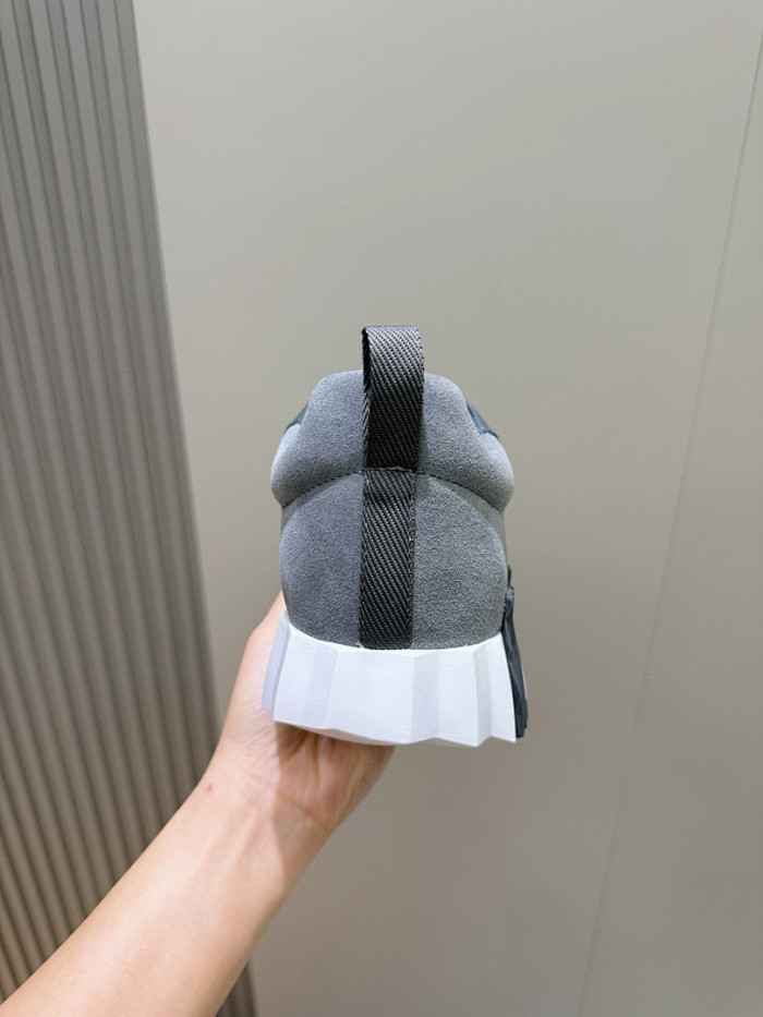 H**me5 snekaers hm104